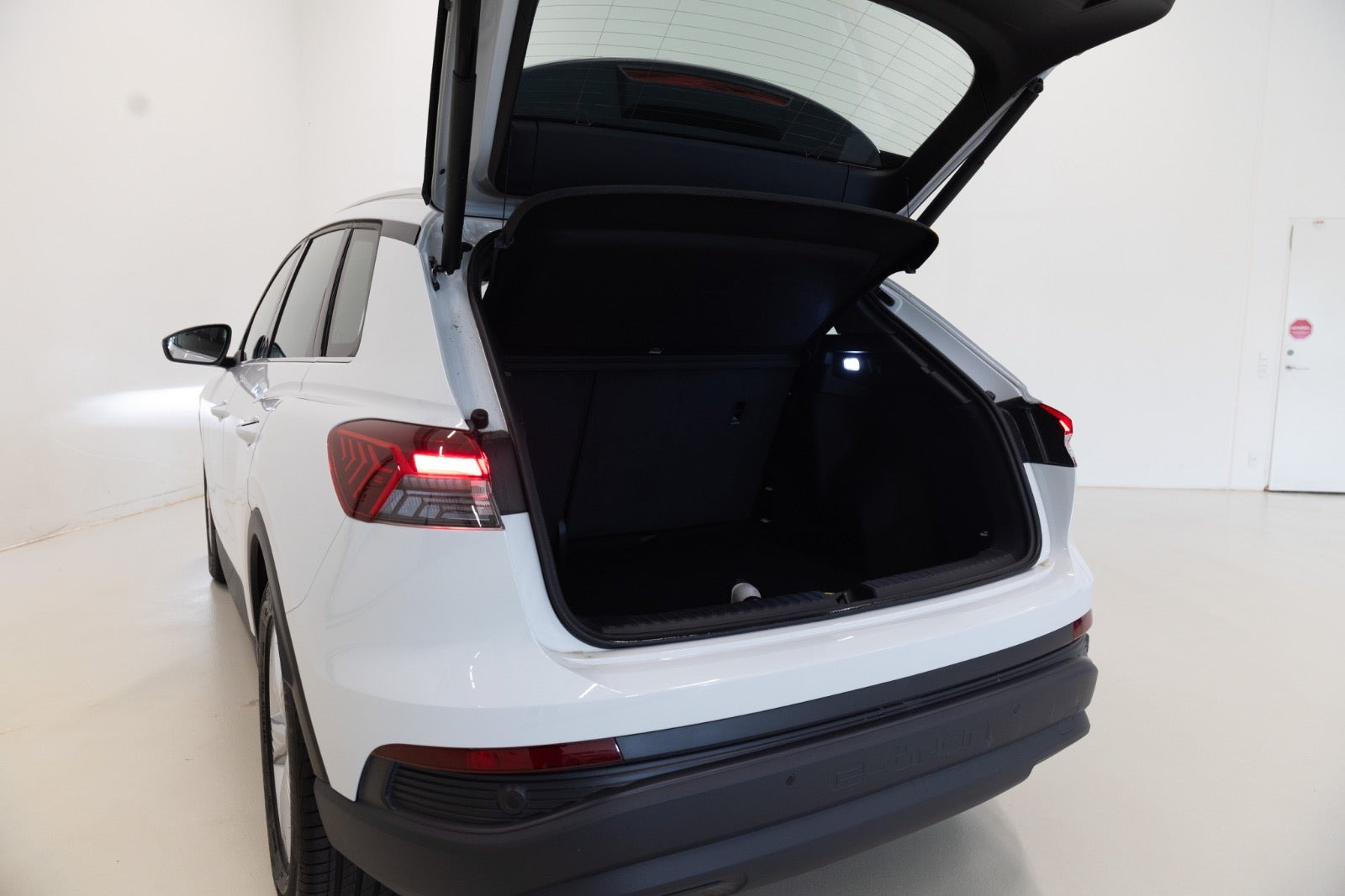 Hvid Audi Q4 e-tron fra 2024