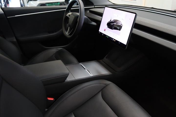 Sort Tesla Model 3 fra 2024