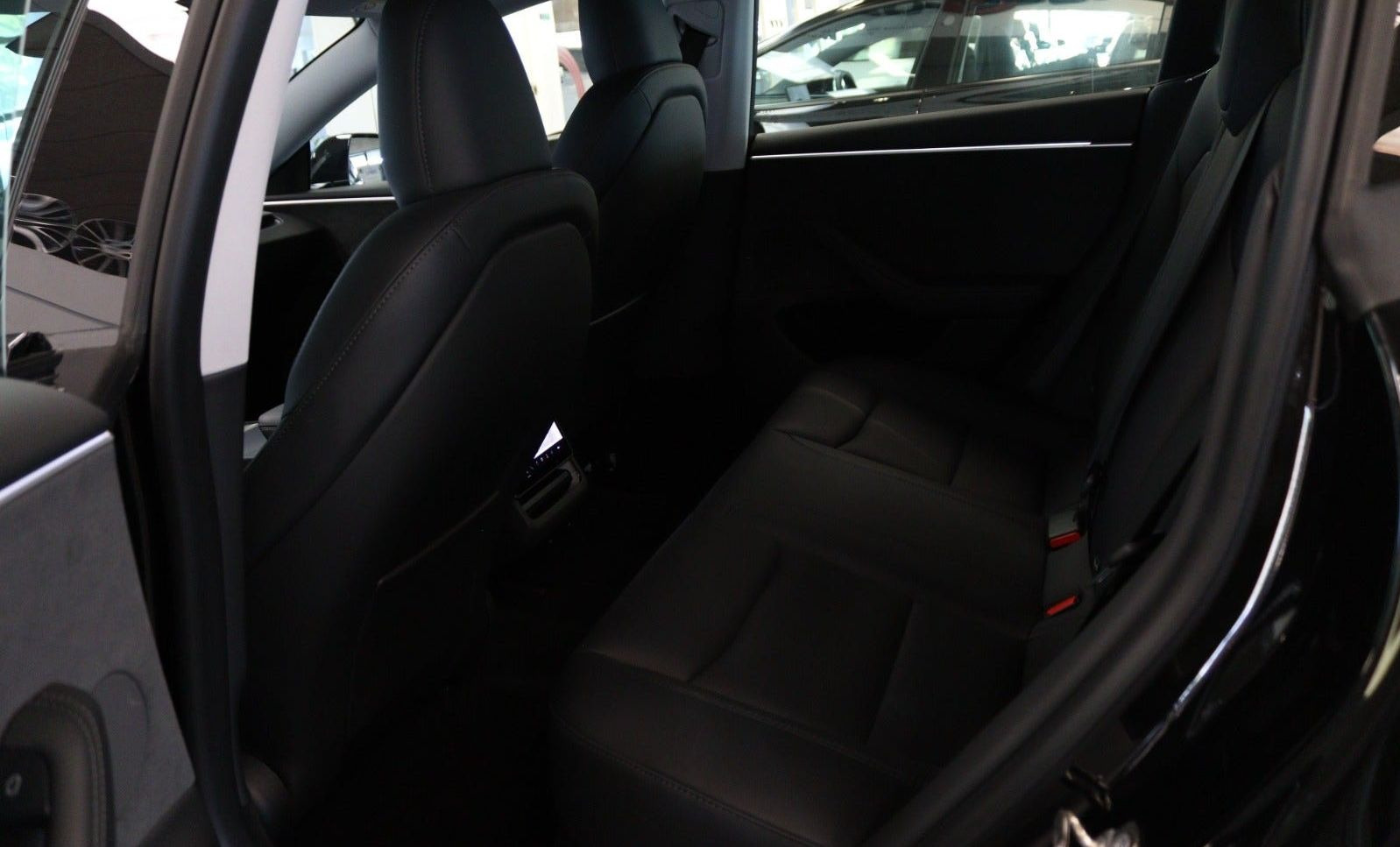 Sort Tesla Model 3 fra 2024