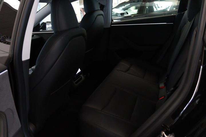 Sort Tesla Model 3 fra 2024