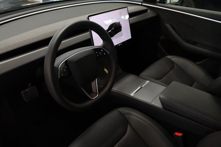 Sort Tesla Model 3 fra 2024