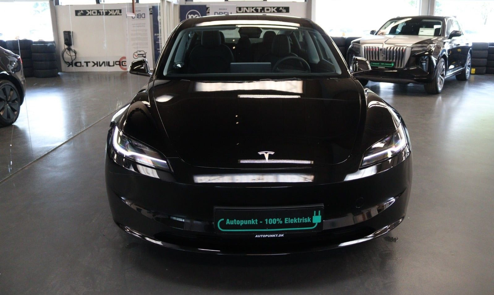 Sort Tesla Model 3 fra 2024