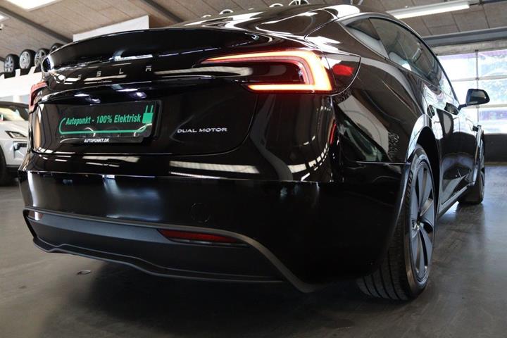 Sort Tesla Model 3 fra 2024
