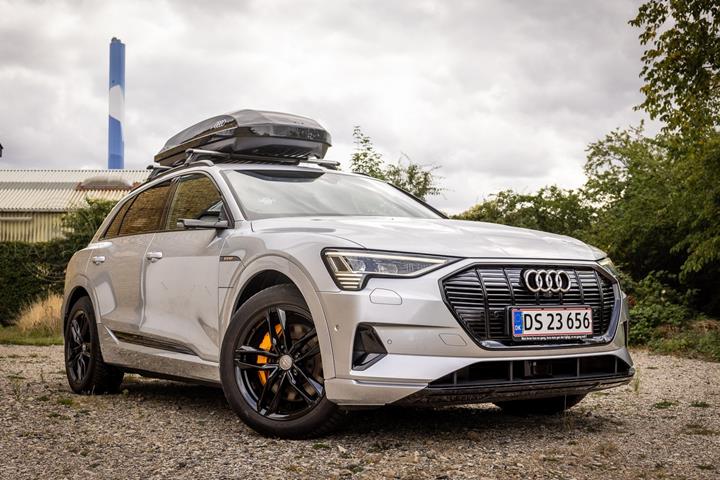 Grå Audi e-tron fra 2019
