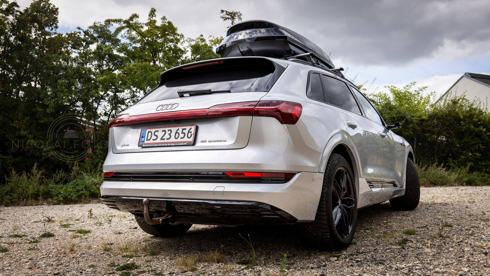 Grå Audi e-tron fra 2019