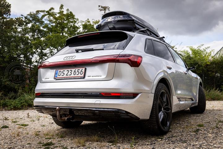 Grå Audi e-tron fra 2019