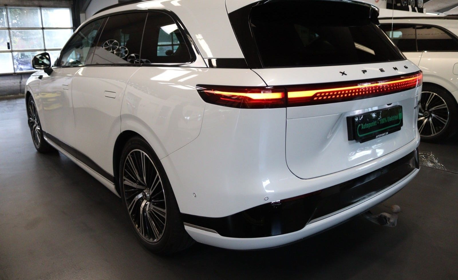 Hvid Xpeng G9 fra 2023