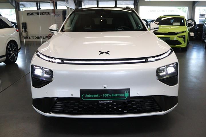 Hvid Xpeng G9 fra 2023