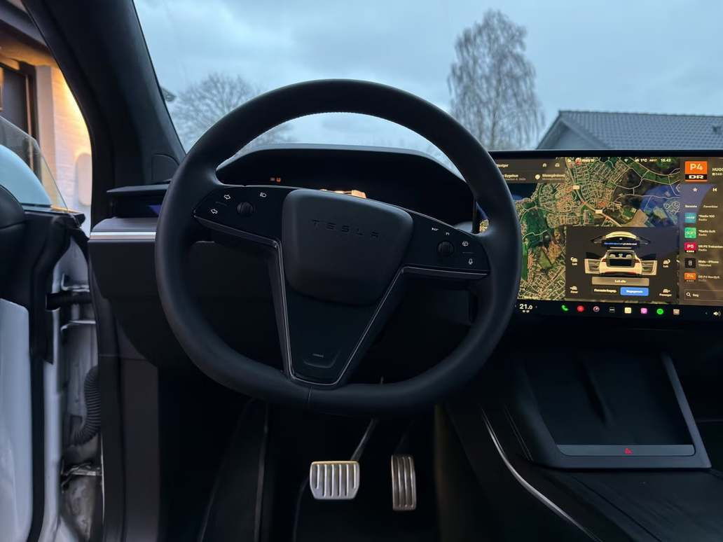 Hvid Tesla Model X fra 2024