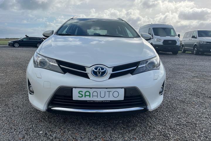 Hvid Toyota Auris fra 2014