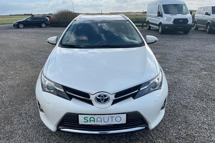 Hvid Toyota Auris fra 2014