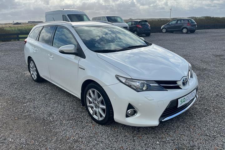 Hvid Toyota Auris fra 2014
