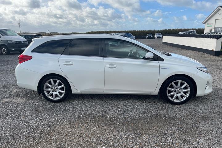 Hvid Toyota Auris fra 2014