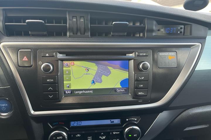 Hvid Toyota Auris fra 2014