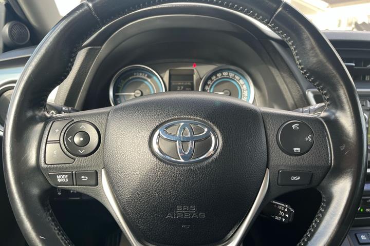 Hvid Toyota Auris fra 2014