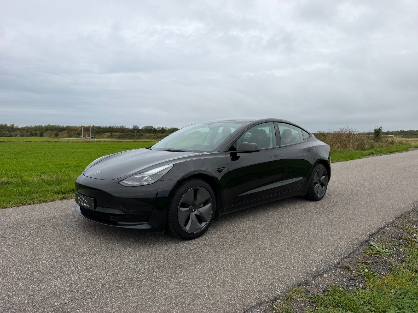 Sort Tesla Model 3 fra 2022