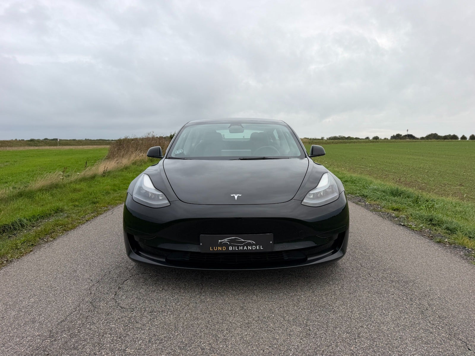 Sort Tesla Model 3 fra 2022