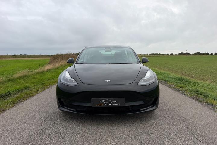 Sort Tesla Model 3 fra 2022