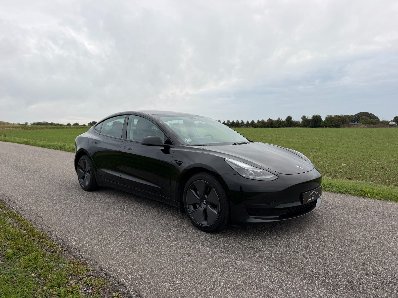 Sort Tesla Model 3 fra 2022