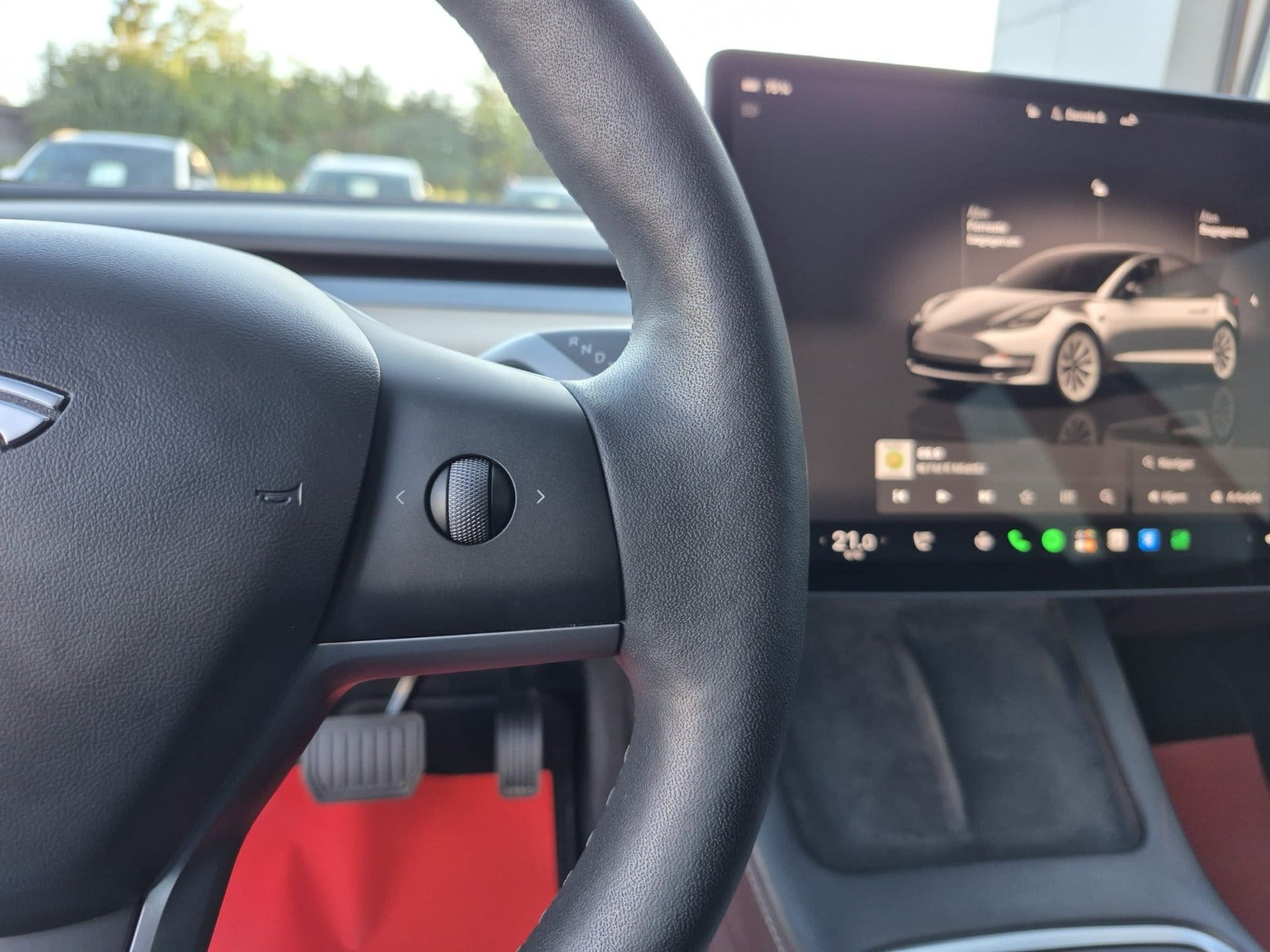 Hvid Tesla Model 3 fra 2023