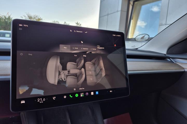 Hvid Tesla Model 3 fra 2023