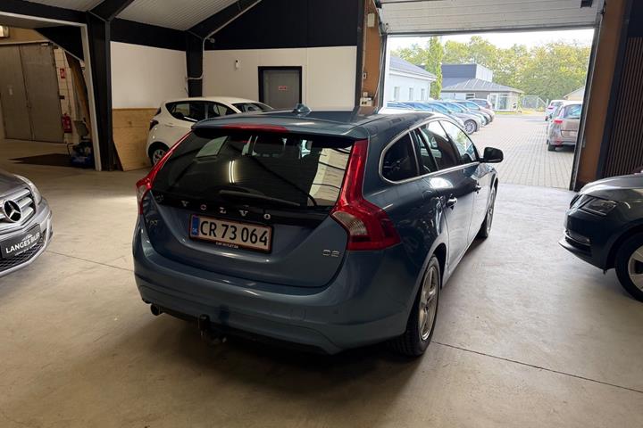 Blå Volvo V60 fra 2016