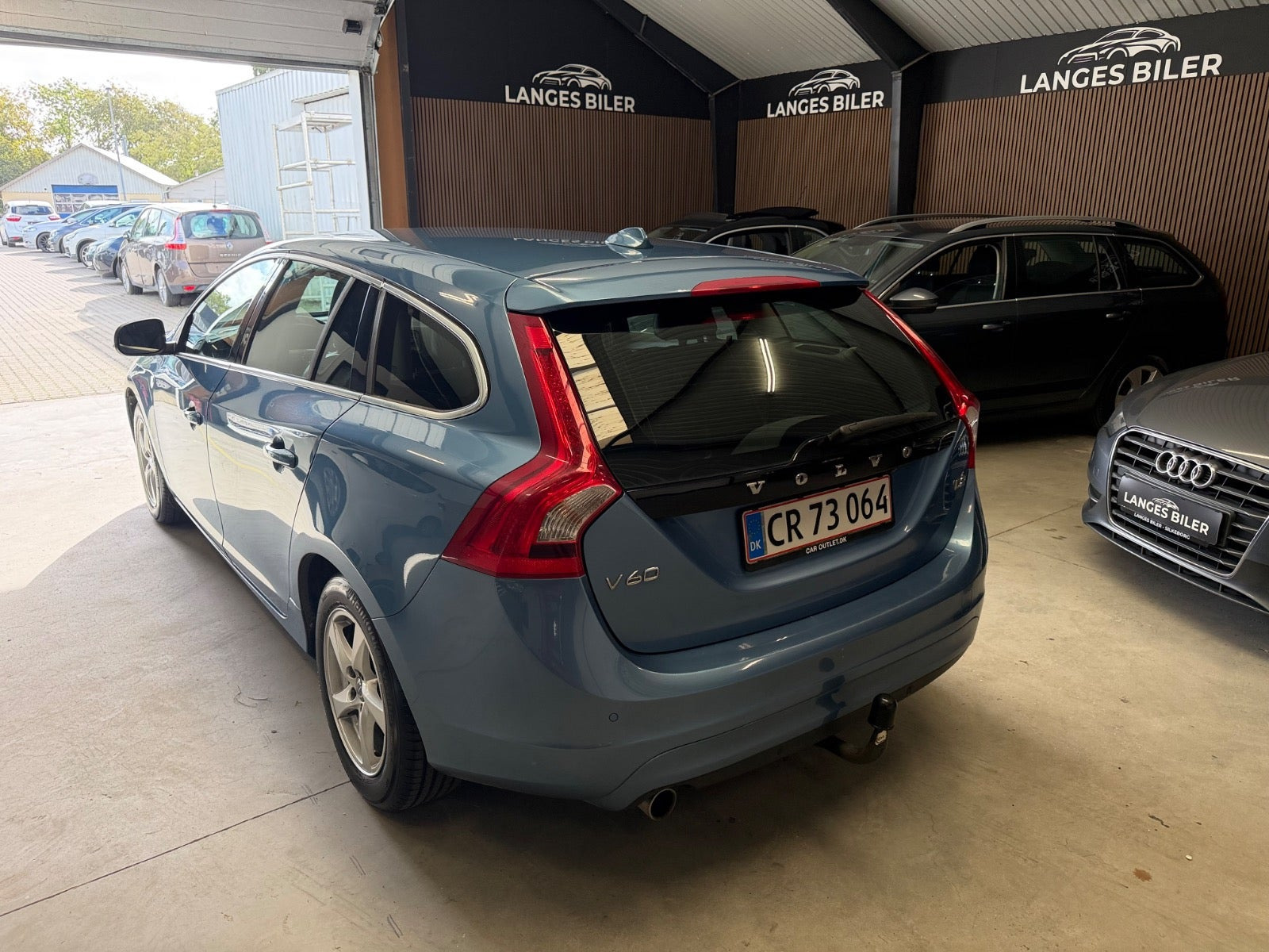 Blå Volvo V60 fra 2016