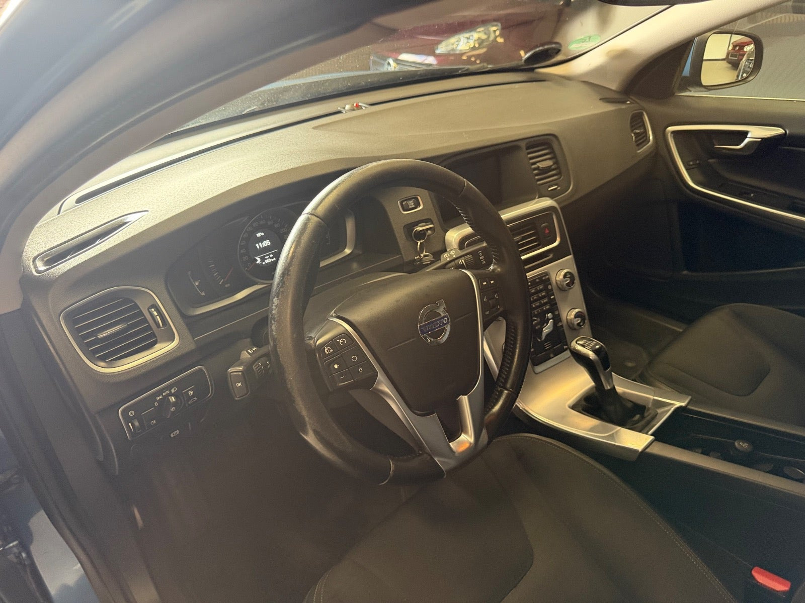 Blå Volvo V60 fra 2016