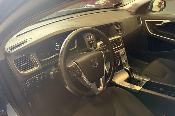 Blå Volvo V60 fra 2016