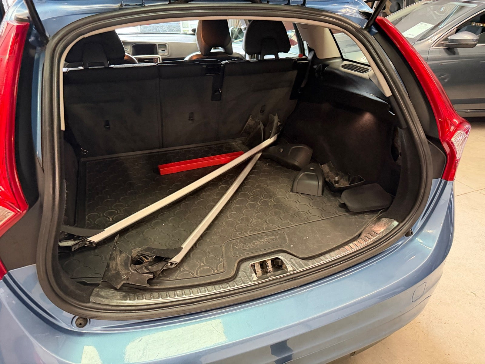 Blå Volvo V60 fra 2016