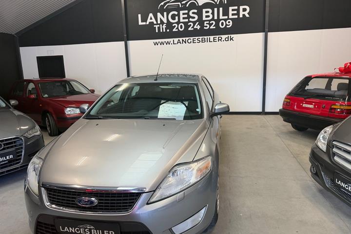 Sølv Ford Mondeo fra 2007