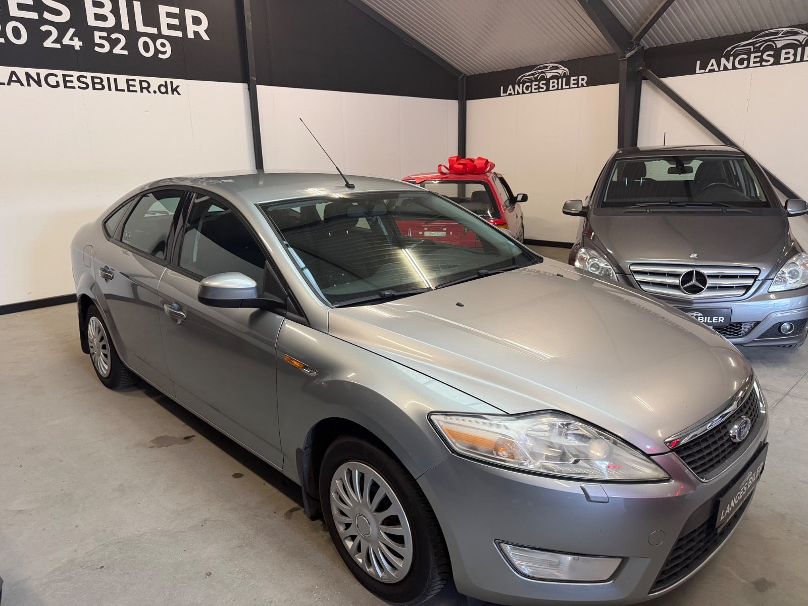 Sølv Ford Mondeo fra 2007