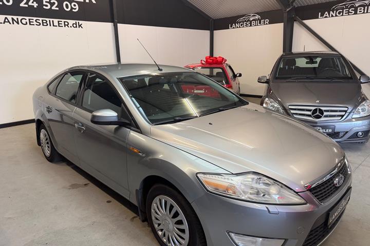 Sølv Ford Mondeo fra 2007
