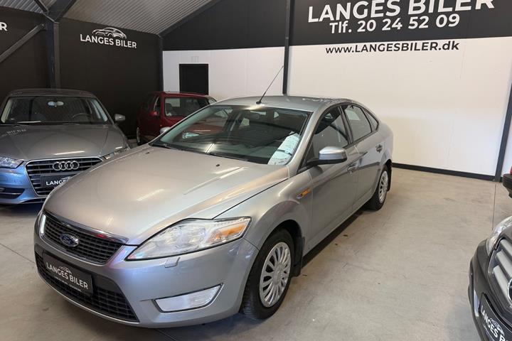 Sølv Ford Mondeo fra 2007