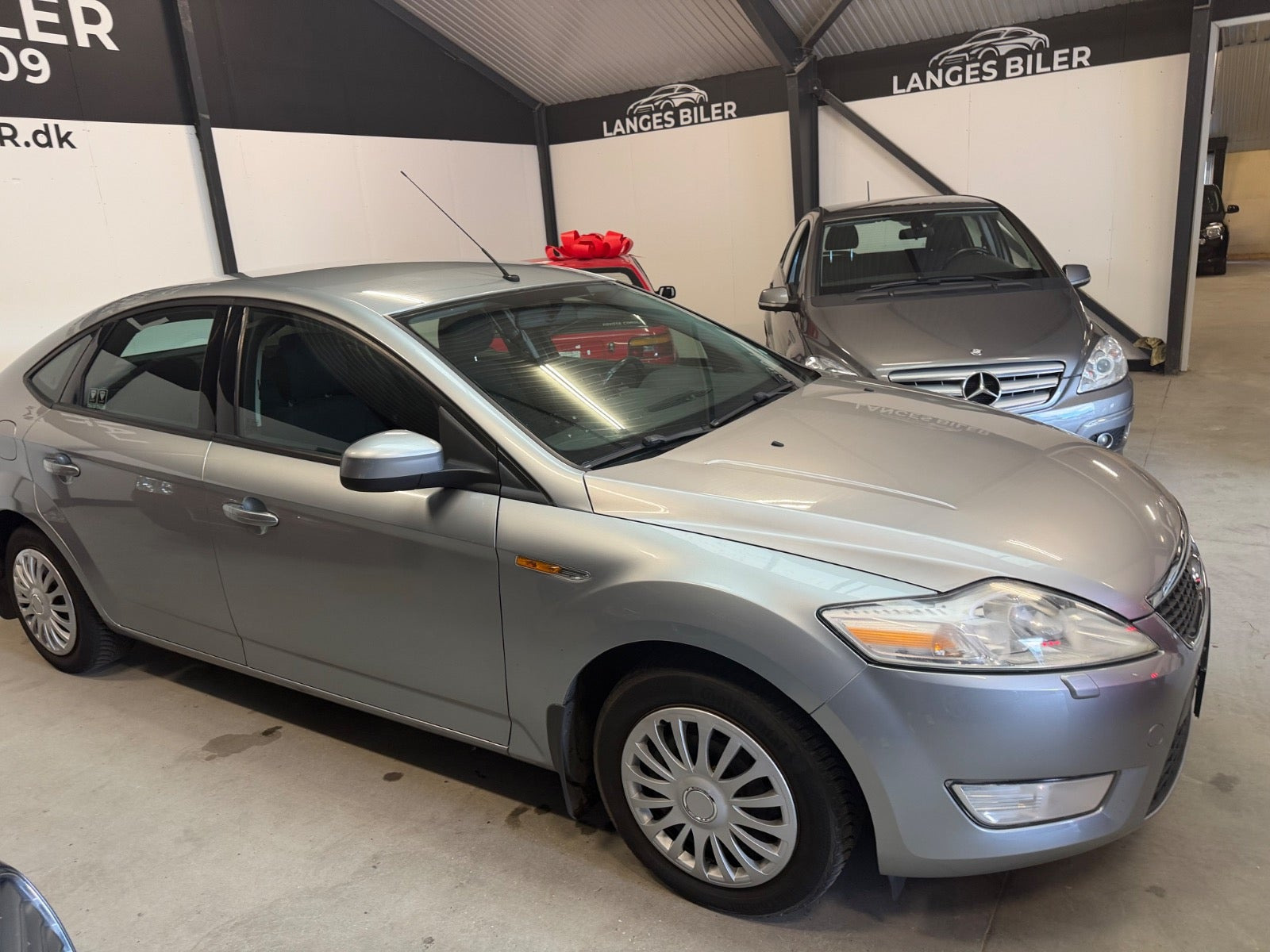 Sølv Ford Mondeo fra 2007