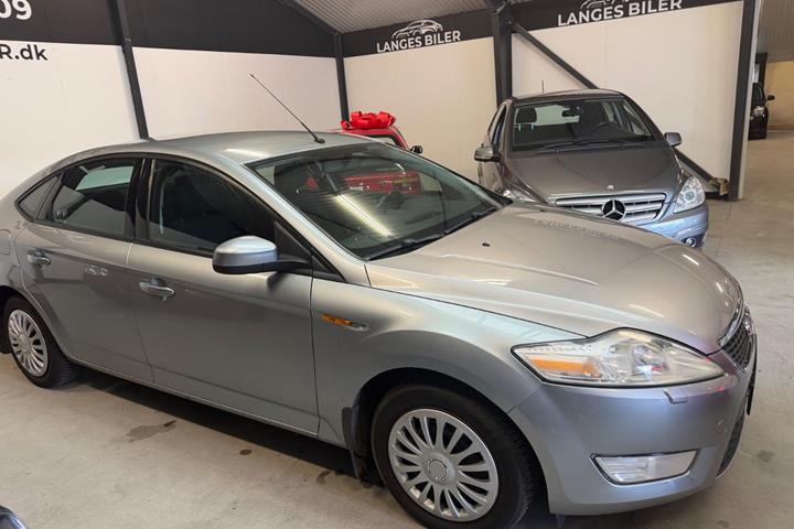 Sølv Ford Mondeo fra 2007