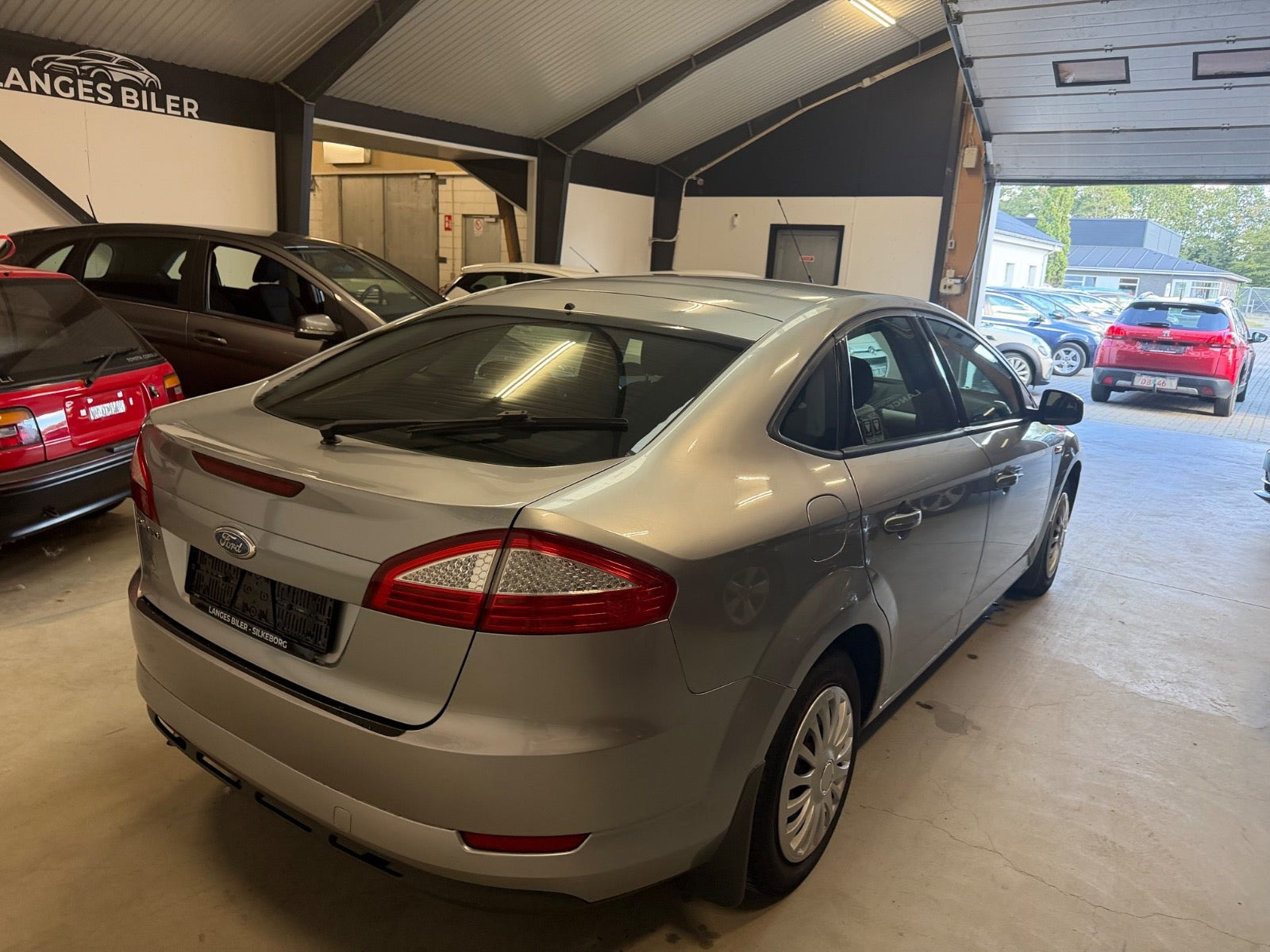 Sølv Ford Mondeo fra 2007