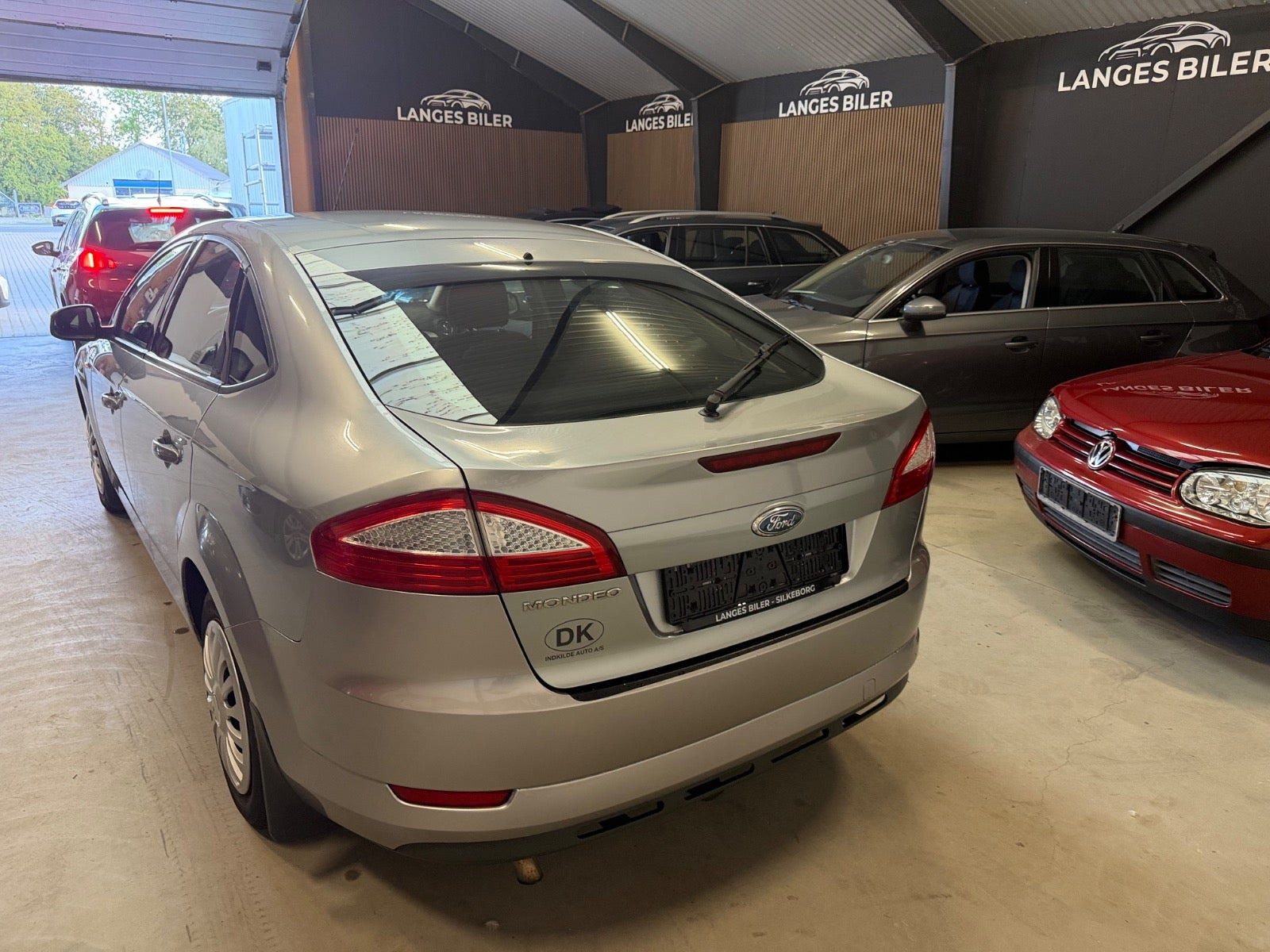 Sølv Ford Mondeo fra 2007