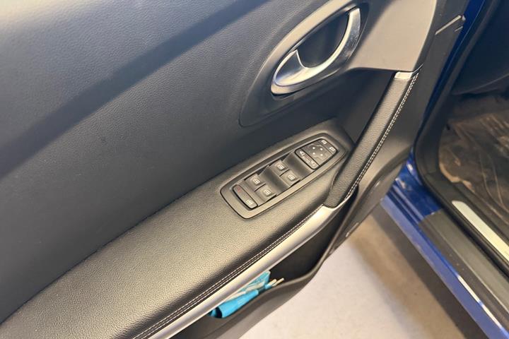 Blå Renault Kadjar fra 2019