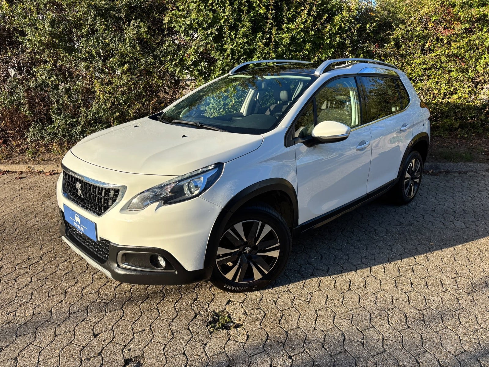 Peugeot 2008 1,2 e-THP 110 Allure Sky