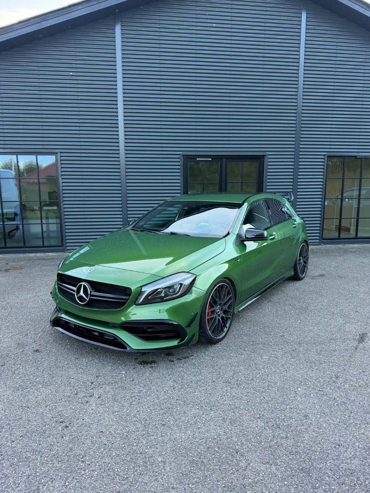 Grøn Mercedes A45 fra 2016