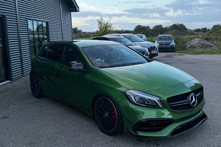 Grøn Mercedes A45 fra 2016