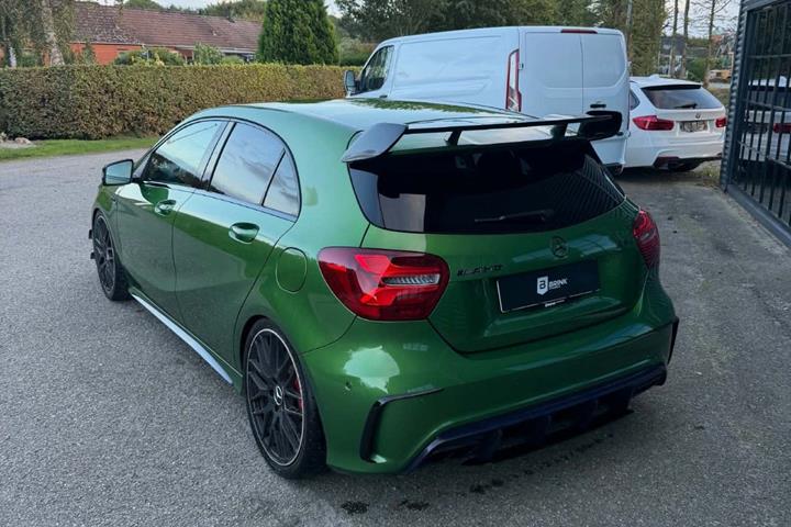 Grøn Mercedes A45 fra 2016