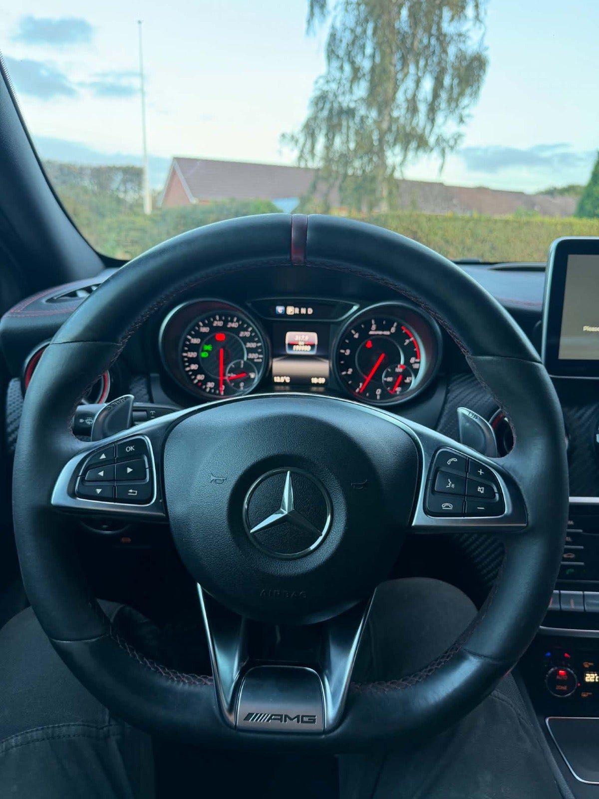 Grøn Mercedes A45 fra 2016