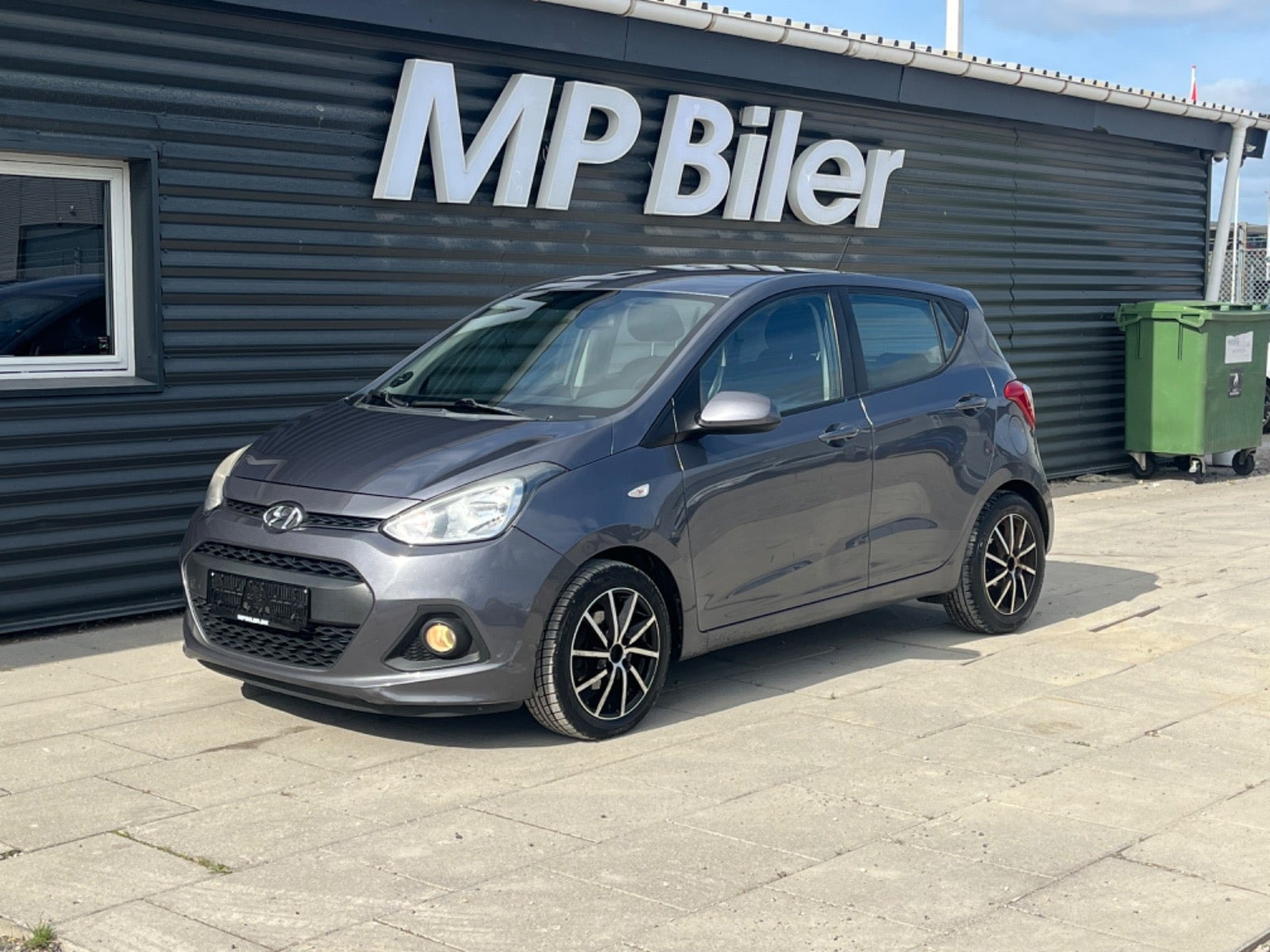 Grå Hyundai i10 fra 2014