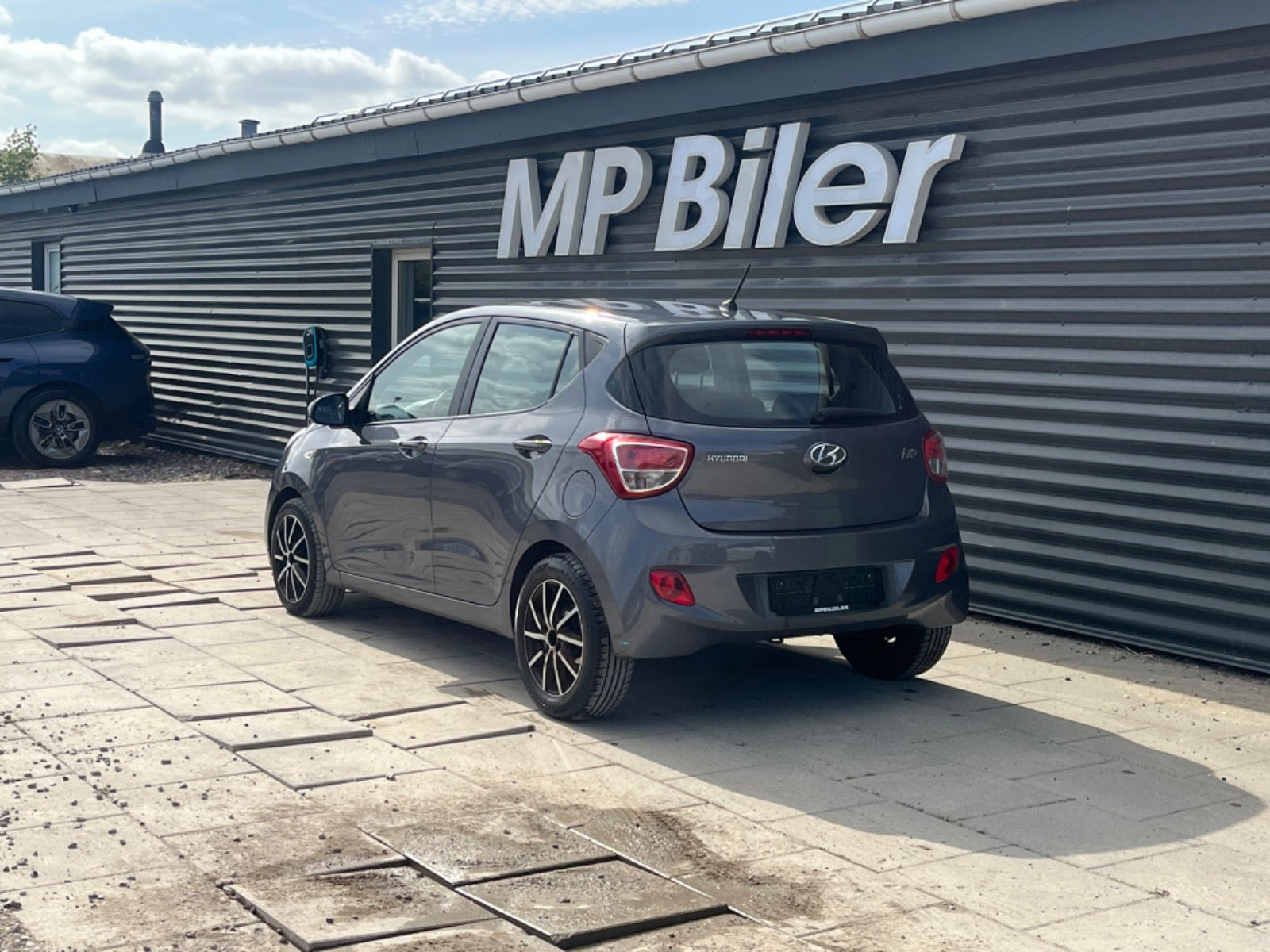 Grå Hyundai i10 fra 2014