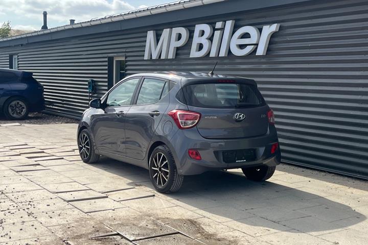 Grå Hyundai i10 fra 2014