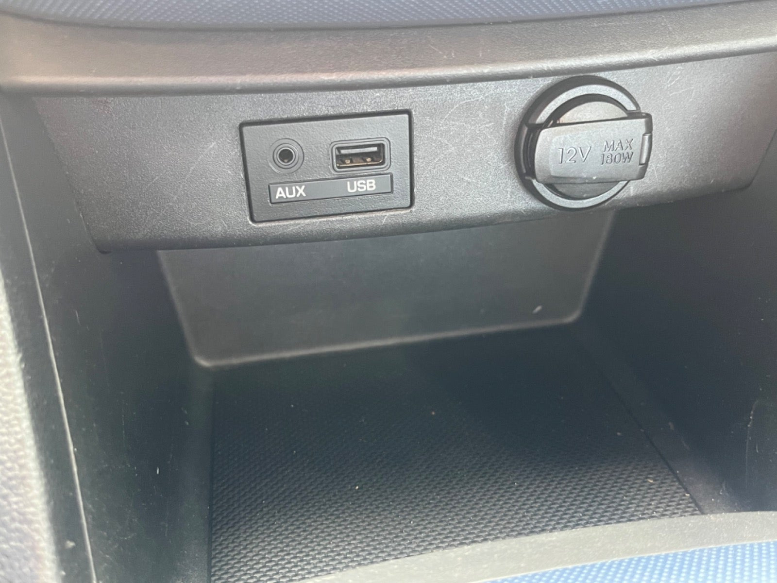 Grå Hyundai i10 fra 2014