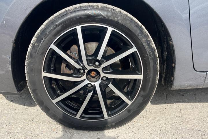 Grå Hyundai i10 fra 2014