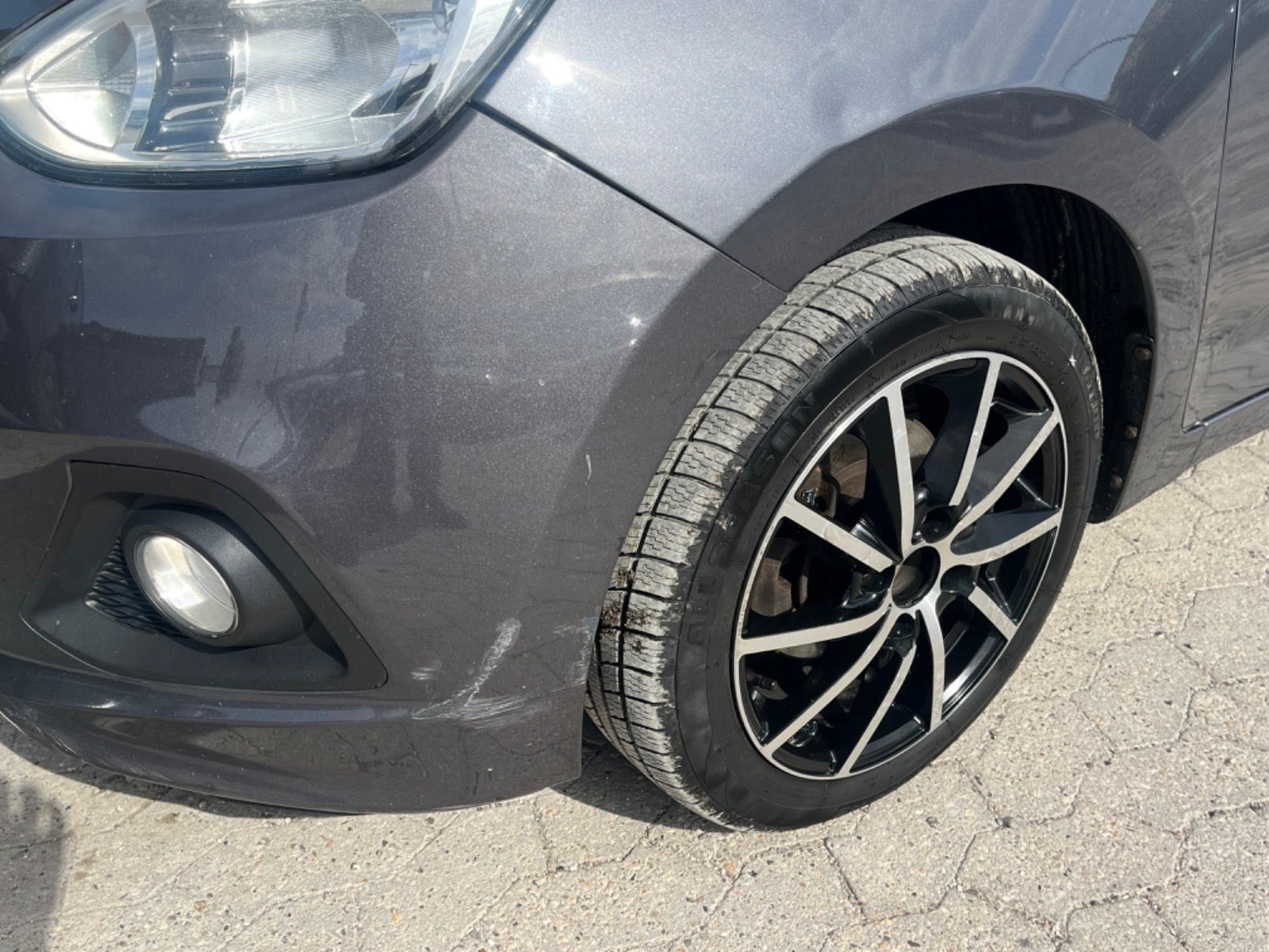 Grå Hyundai i10 fra 2014